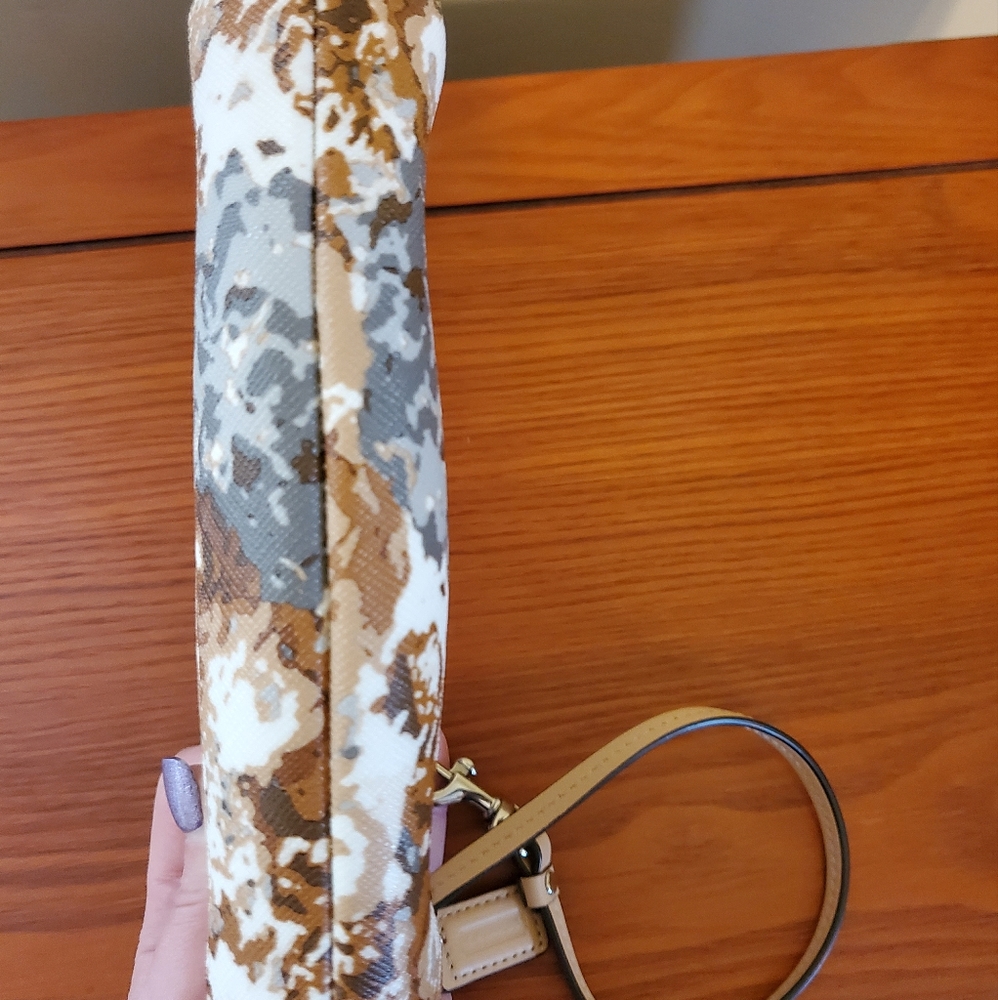 Coach Wristlet - Picture 3 of 8
